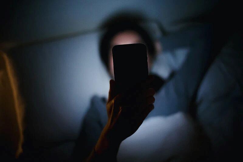 30歲小伙長(zhǎng)期熬夜智力退回3歲 年輕人患“腦膜炎”病例為何頻發(fā)？