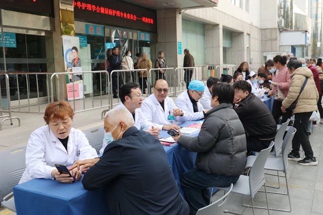 駐馬店市中心醫(yī)院舉辦2025聯(lián)合國糖尿病日義診活動