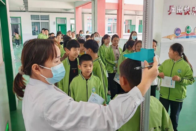 童心向暖 護(hù)航成長:兒童康復(fù)科聯(lián)合市紅十字會走進(jìn)校園開展愛心普查活動