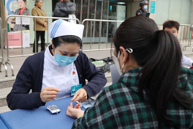 駐馬店市中心醫(yī)院舉辦2025聯(lián)合國糖尿病日義診活動