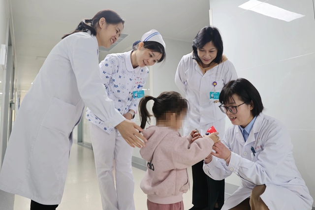 執(zhí)燈暖童心：駐馬店市中心醫(yī)院婦女兒童醫(yī)院發(fā)育行為兒科主任張姝妤的守護(hù)故事