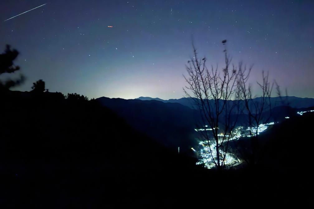 一大波美圖來了，他們在我國北方多地拍到了極光！