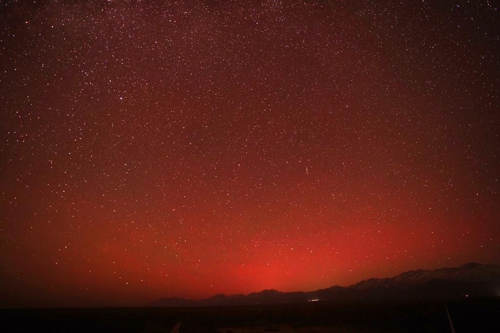 一大波美圖來了，他們在我國北方多地拍到了極光！