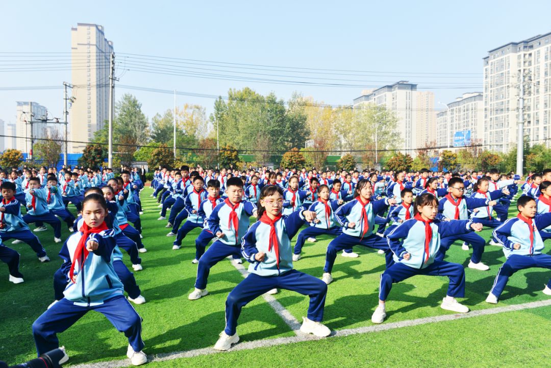  駐馬店市第三小學(xué)舉辦“武韻傳美”大課間觀摩活動