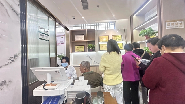 醫(yī)企同心護(hù)健康 服務(wù)無(wú)界暖人心——駐馬店市第二中醫(yī)院健康體檢中心上門(mén)服務(wù)書(shū)寫(xiě)責(zé)任擔(dān)當(dāng)