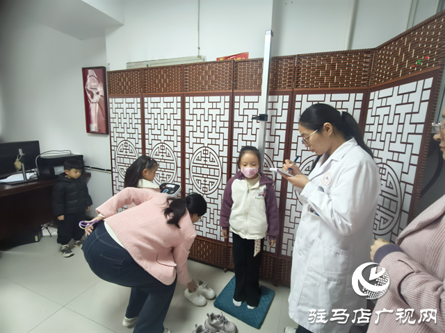  駐馬店?duì)柨抵嗅t(yī)院開(kāi)展兒童青少年生長(zhǎng)發(fā)育公益義診活動(dòng)