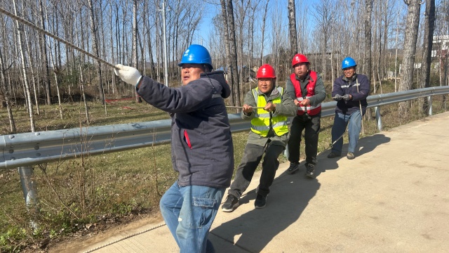 國網(wǎng)泌陽縣供電公司：加快電網(wǎng)建設 備戰(zhàn)迎峰度冬