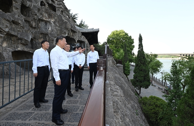 習近平在河南考察時強調：堅定信心推動高質量發(fā)展高效能治理 奮力譜寫中原大地推進中國式現(xiàn)代化新篇章