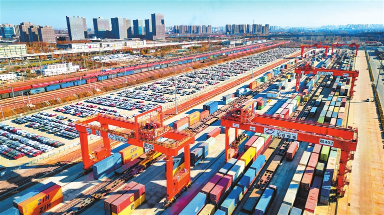 沿著習(xí)近平總書記指引的方向奮勇前進(jìn)