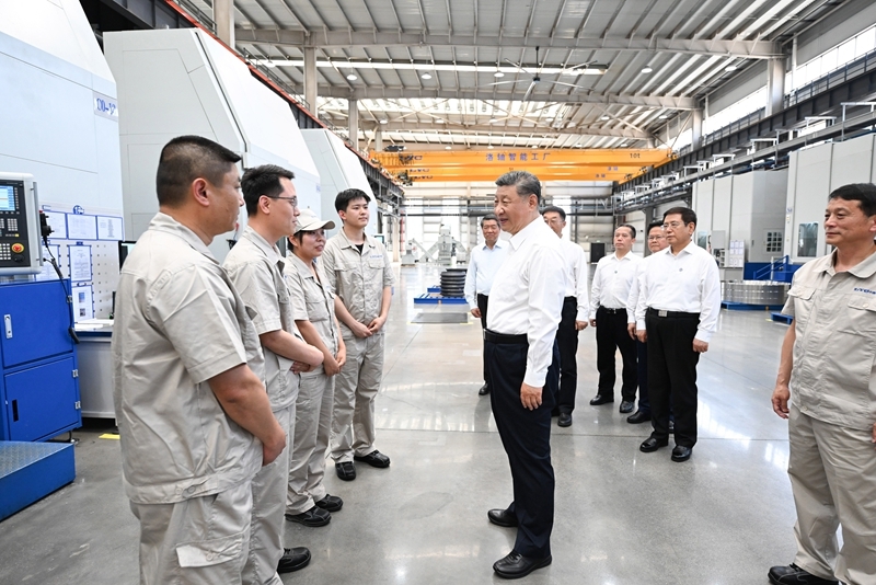 習近平在河南考察時強調：堅定信心推動高質量發(fā)展高效能治理 奮力譜寫中原大地推進中國式現(xiàn)代化新篇章