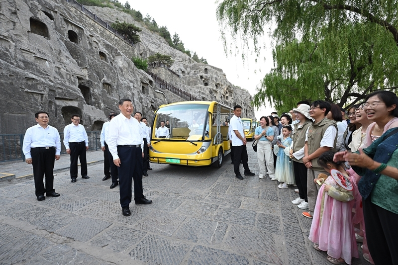 習近平在河南考察時強調：堅定信心推動高質量發(fā)展高效能治理 奮力譜寫中原大地推進中國式現(xiàn)代化新篇章