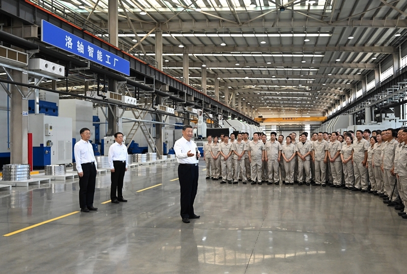 習近平在河南考察時強調：堅定信心推動高質量發(fā)展高效能治理 奮力譜寫中原大地推進中國式現(xiàn)代化新篇章