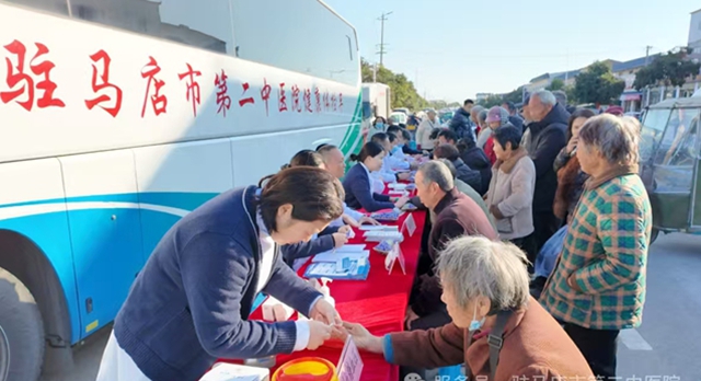 中醫(yī)惠民暖初冬！駐馬店市第二中醫(yī)院多學(xué)科義診團(tuán)隊(duì)走進(jìn)胡廟鄉(xiāng)，醫(yī)療服務(wù)送到家門(mén)口