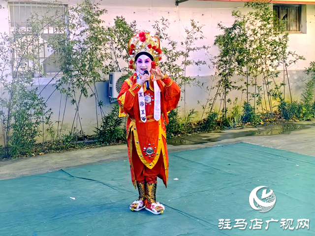 驛城區(qū)香山街道：文藝匯演暖“夕陽(yáng)”