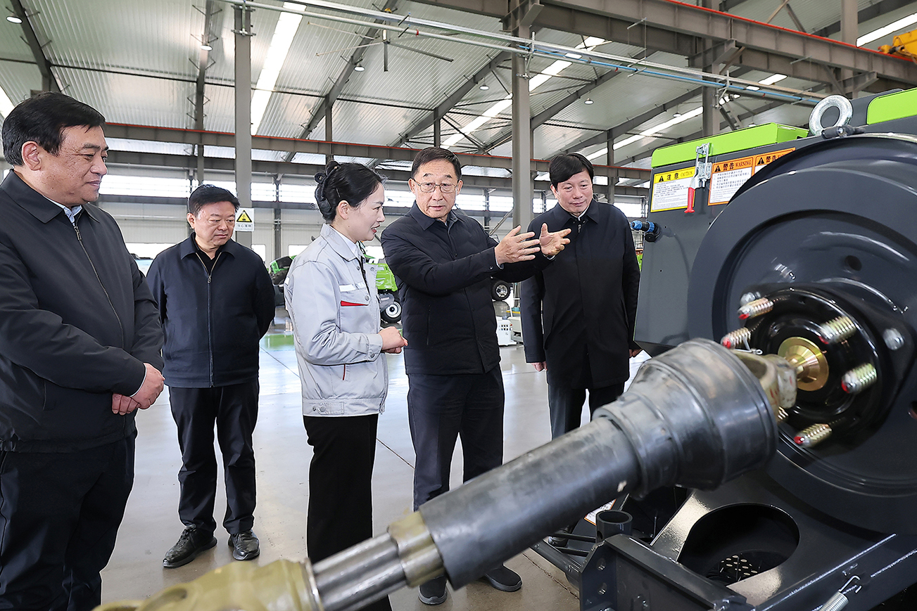 劉寧到新鄉(xiāng)市獲嘉縣紅旗區(qū)調(diào)研時(shí)強(qiáng)調(diào)：落實(shí)落細(xì)黨的二十屆四中全會(huì)精神 發(fā)揮優(yōu)勢(shì)把農(nóng)業(yè)建成現(xiàn)代化大產(chǎn)業(yè)