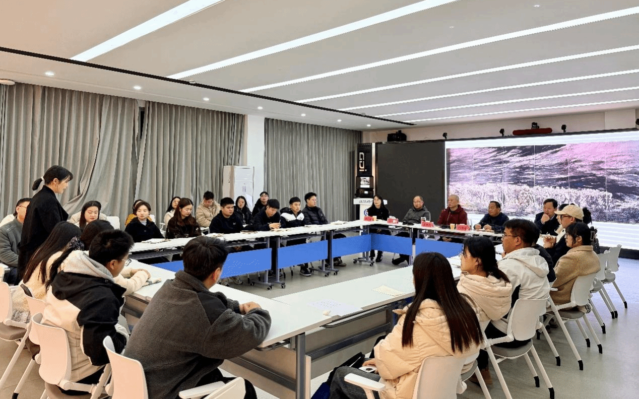  李新國(guó)教授“我的藝術(shù)人生與教育情懷”專(zhuān)題講座在駐馬店職業(yè)技術(shù)學(xué)院舉行