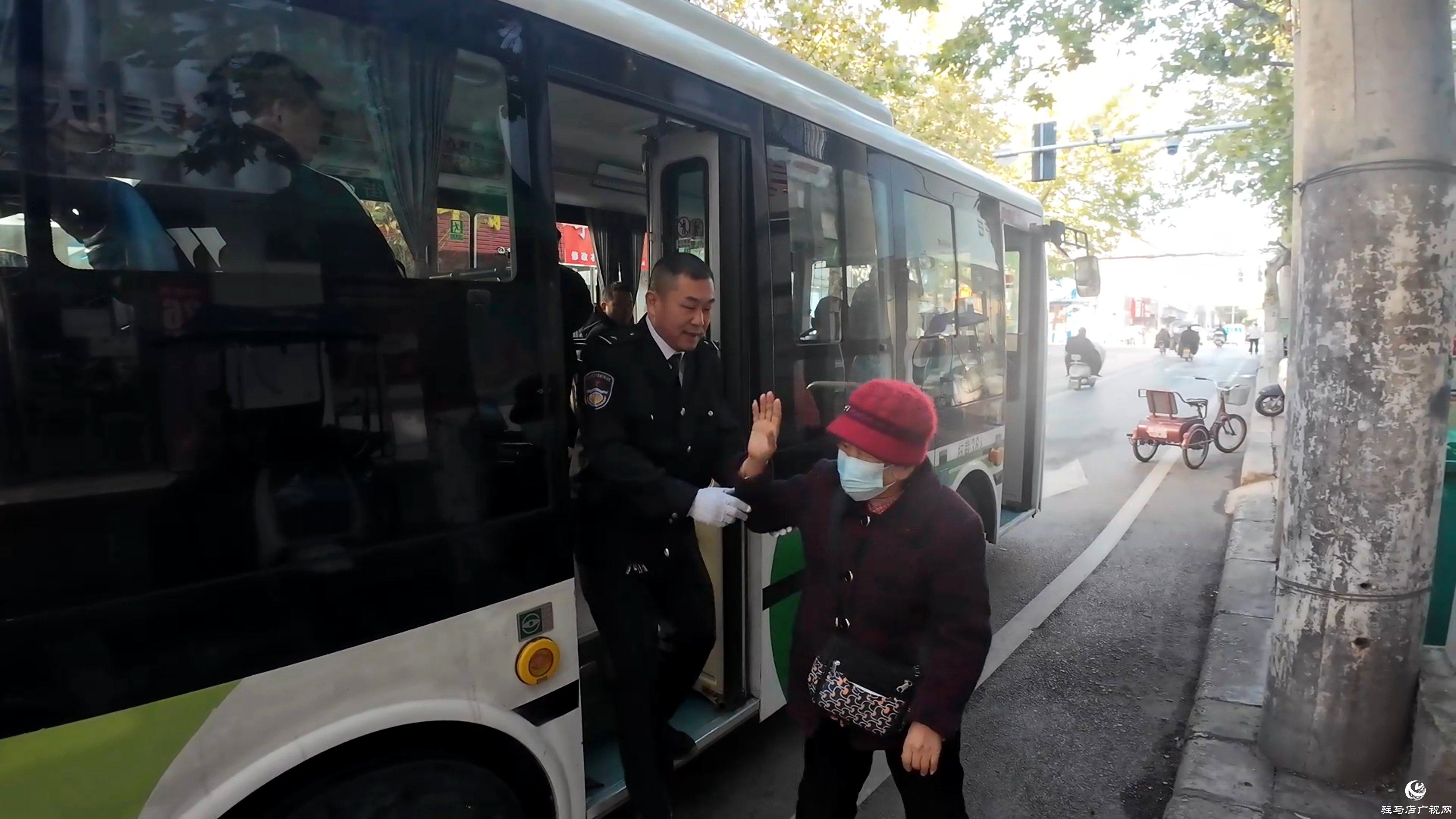 正陽縣:“敬老愛老”公交專線貼心守護銀發(fā)群體出行