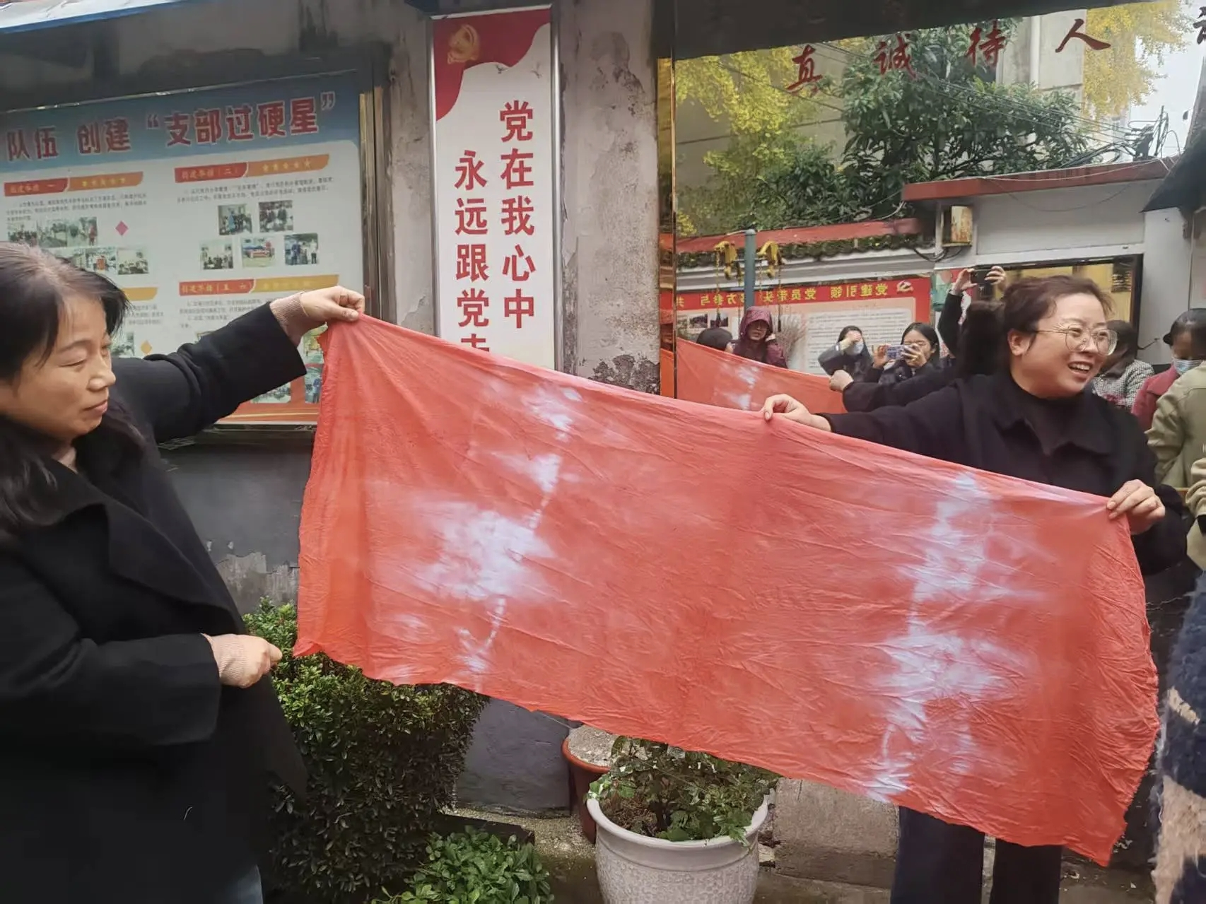 非遺煥新“冬染·圍巾”手作活動解鎖冬日非遺浪漫