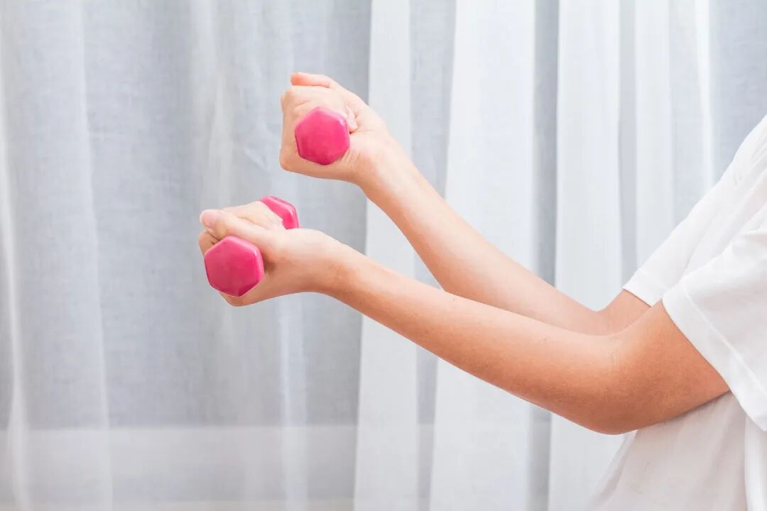 睡前做這5種運(yùn)動(dòng)，可以讓睡眠變好！今晚就試試