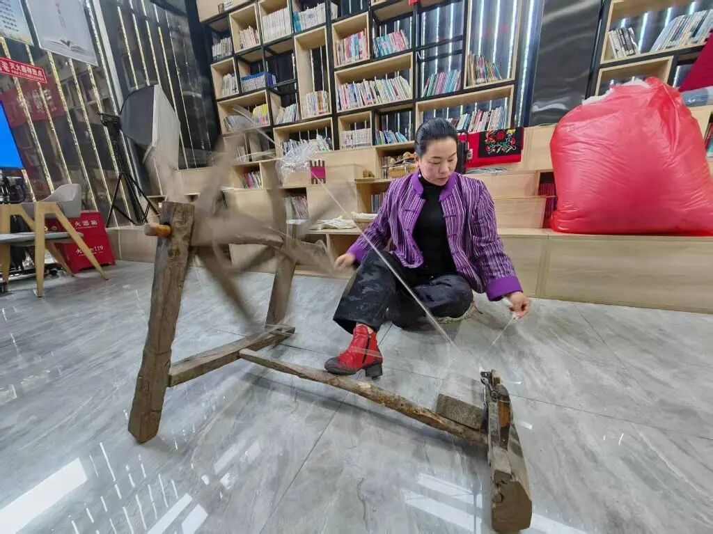 穿“梭”時光 “布”里生花