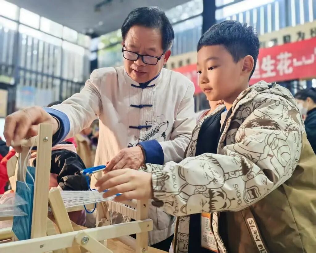 穿“梭”時光 “布”里生花