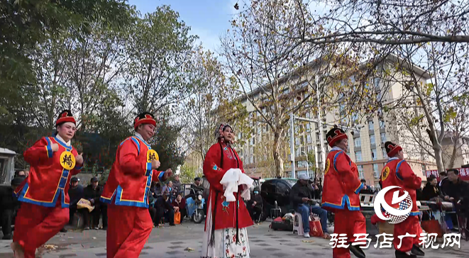 戲曲演出進(jìn)游園 傳統(tǒng)文化潤(rùn)民心