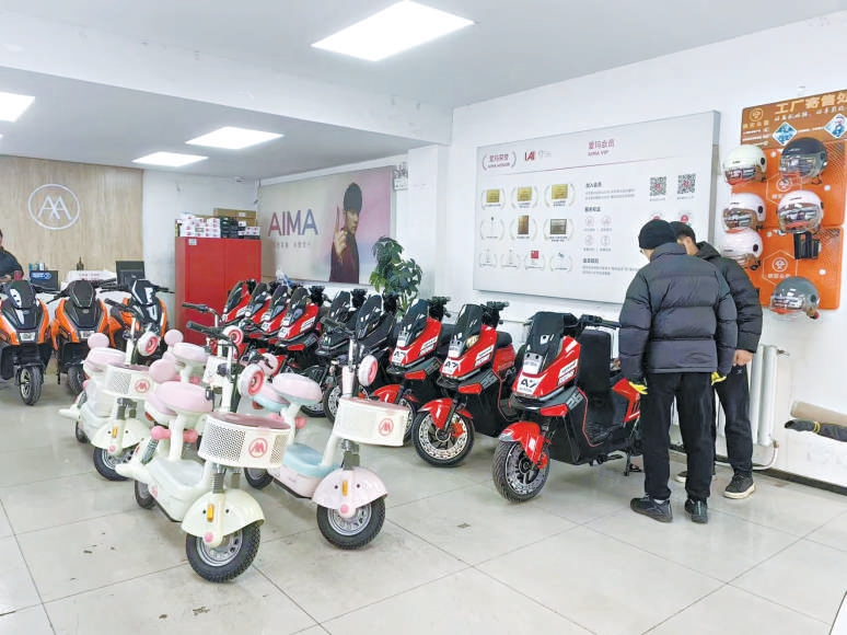 新國標(biāo)電動(dòng)自行車上市在即，門店庫存車卻現(xiàn)“搶購潮” 舊國標(biāo)車即將淘汰為何成了香餑餑？