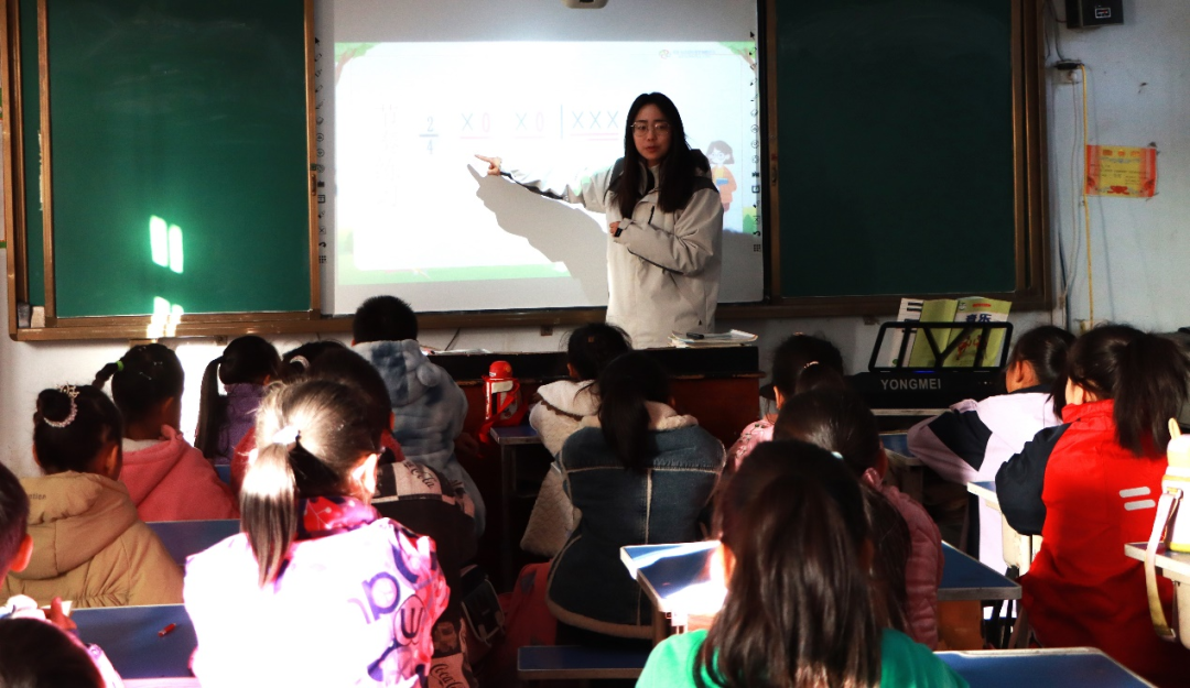 音樂(lè)放飛夢(mèng)想 美育沁潤(rùn)校園——駐馬店市第十小學(xué)開展“美育浸潤(rùn)校園 助力鄉(xiāng)村少年宮”活動(dòng)