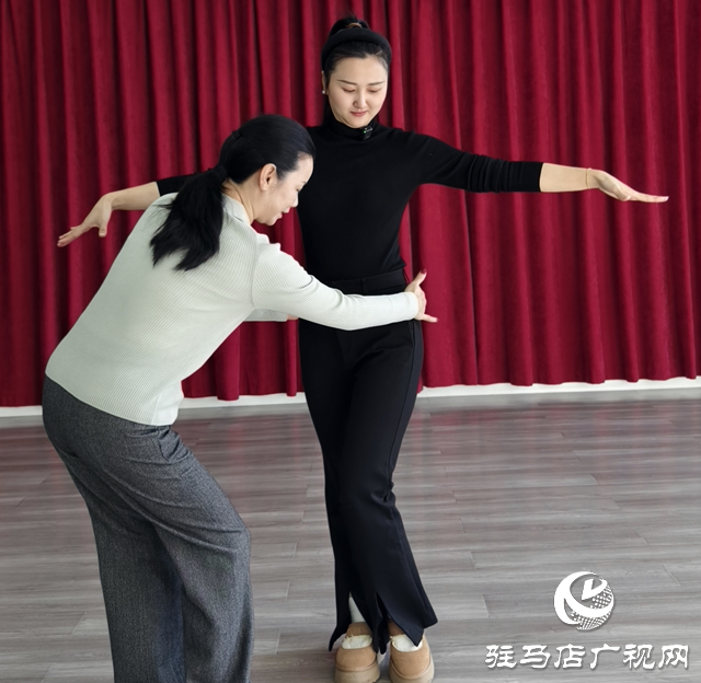 冬日燃脂告別“枯燥冷” 拉丁舞成駐馬店市民運(yùn)動(dòng)新寵