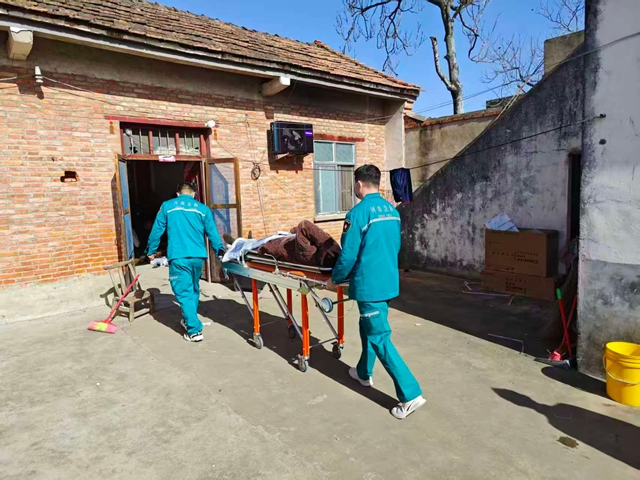 駐馬店市第一人民醫(yī)院推出&ldquo;診療+轉(zhuǎn)運&rdquo;閉環(huán)服務(wù)，暖心護送患者到家