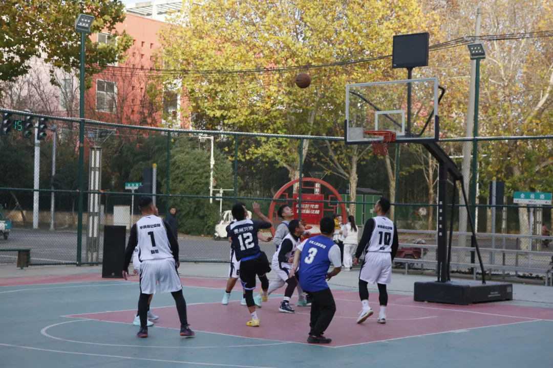 燃競(jìng)技烽火 鑄政法鐵軍——平輿縣人民檢察院聯(lián)合平輿縣公安局舉行籃球友誼賽