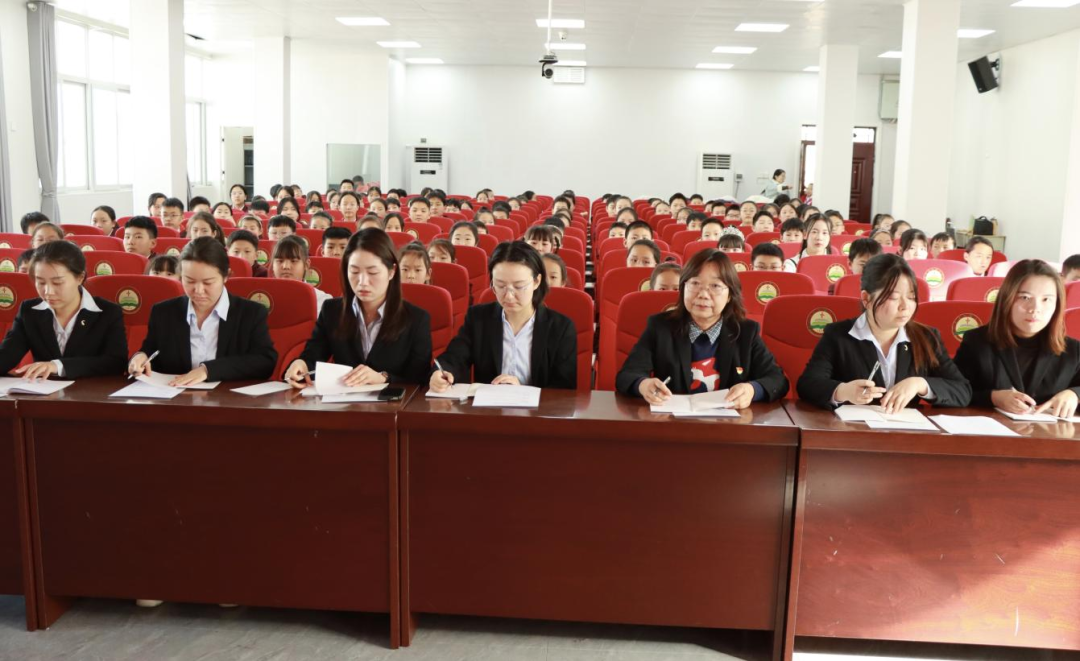  秀英語口才 揚少年風采——駐馬店市第十小學2025年英語演講比賽圓滿落幕