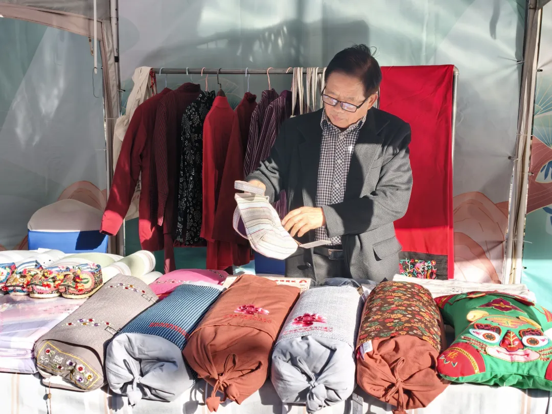 【活動資訊】非遺匠心綻芳華 土布傳韻展新姿｜上蔡劉氏純樸老土布亮相2025河南省“鄉(xiāng)村好物展”