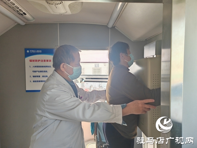 平輿縣人民醫(yī)院專(zhuān)家團(tuán)赴萬(wàn)金店鎮(zhèn)土店村開(kāi)展義診活動(dòng)