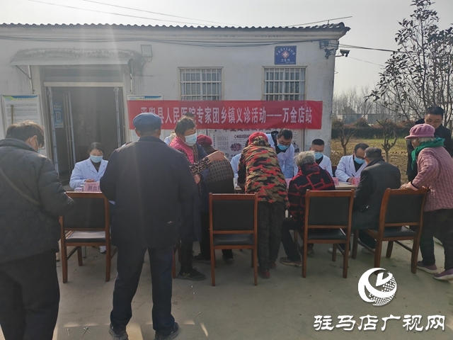 平輿縣人民醫(yī)院專(zhuān)家團(tuán)赴萬(wàn)金店鎮(zhèn)土店村開(kāi)展義診活動(dòng)