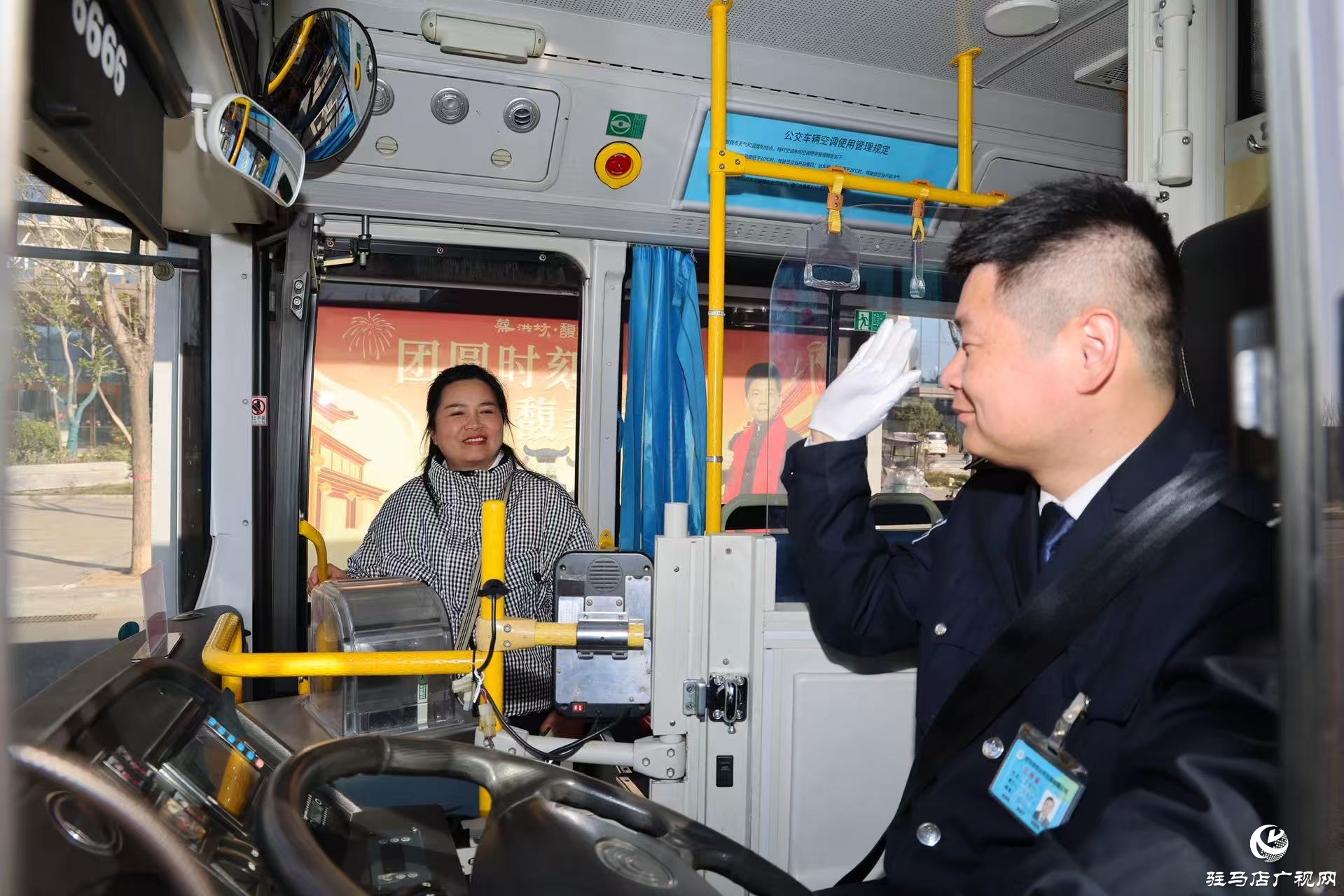 正陽:城區(qū)公交“煥新”啟程 跑出幸福加速度