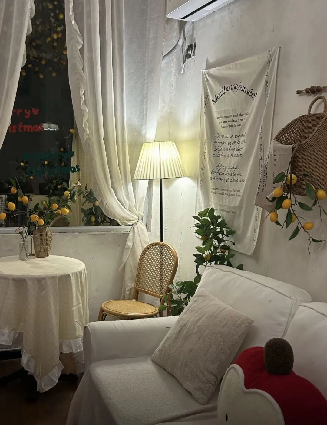 降溫了，躲進(jìn)這幾家神仙咖啡館，好看好拍還好玩！