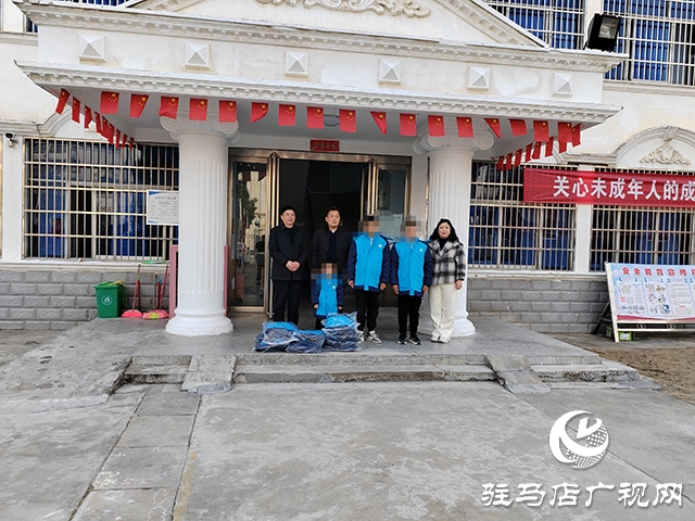 河南藍盾保安集團:暖冬贈衣傳大愛 情系童心護成長
