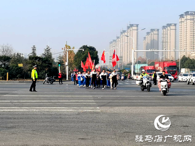 駐馬店市第四中學(xué)舉行九年級遠(yuǎn)足實(shí)踐活動