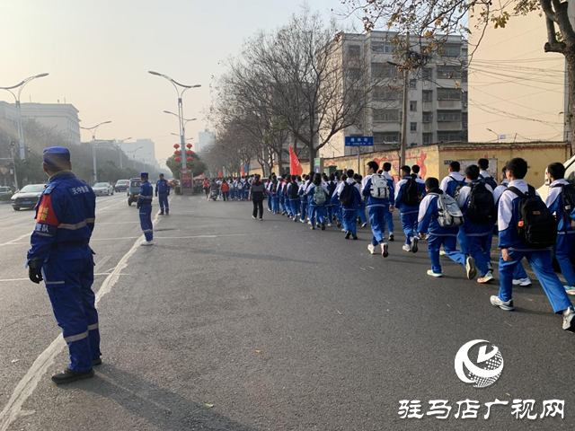 天中救援隊為駐馬店市第四初級中學(xué)師生冬季遠足保駕護航