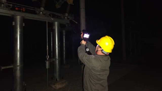 低溫夜巡護電網(wǎng) 精準測溫保供電——國網(wǎng)上蔡縣供電公司全力保障冬季用電安全