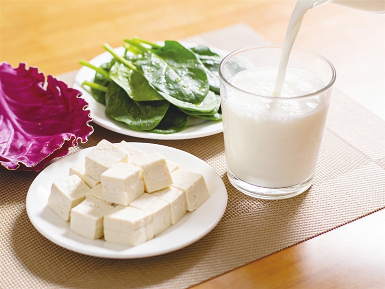 遠離骨質(zhì)疏松性骨折 防跌倒+補鈣雙管齊下