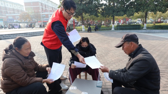 國網(wǎng)泌陽縣供電公司開展老年人防范詐騙知識宣傳活動