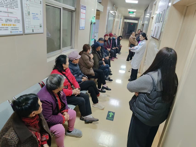 精細(xì)講解 暖心指導(dǎo) 駐馬店市第二中醫(yī)院眼科貼心服務(wù)獲患者好評(píng)