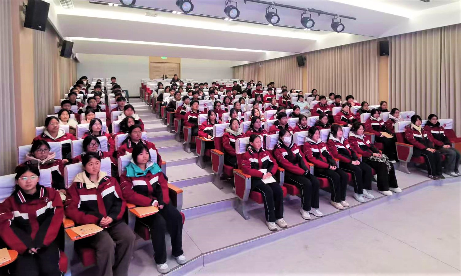 學(xué)黨史厚植愛國(guó)情懷 學(xué)英雄堅(jiān)定理想信念