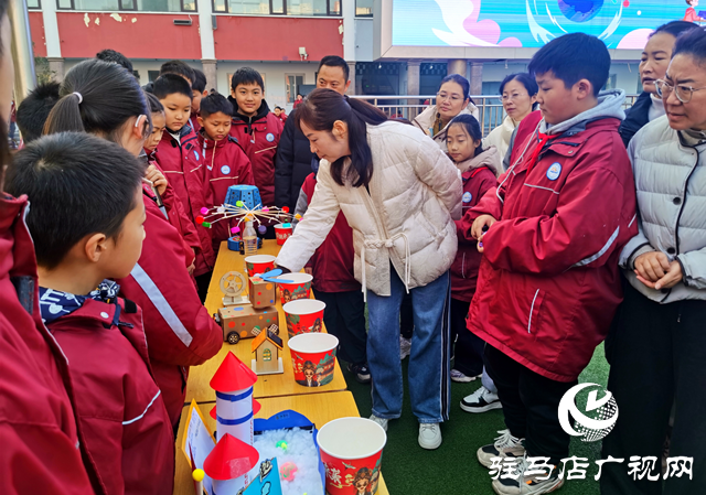 駐馬店市第二十三小學舉辦“科創(chuàng)筑夢?智享未來”科創(chuàng)作品展