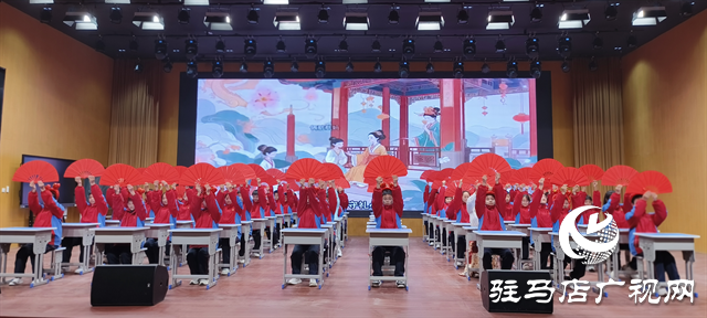  課桌起舞展風采 活力課間育心靈--駐馬店市第八中學(xué)課桌操比賽圓滿結(jié)束