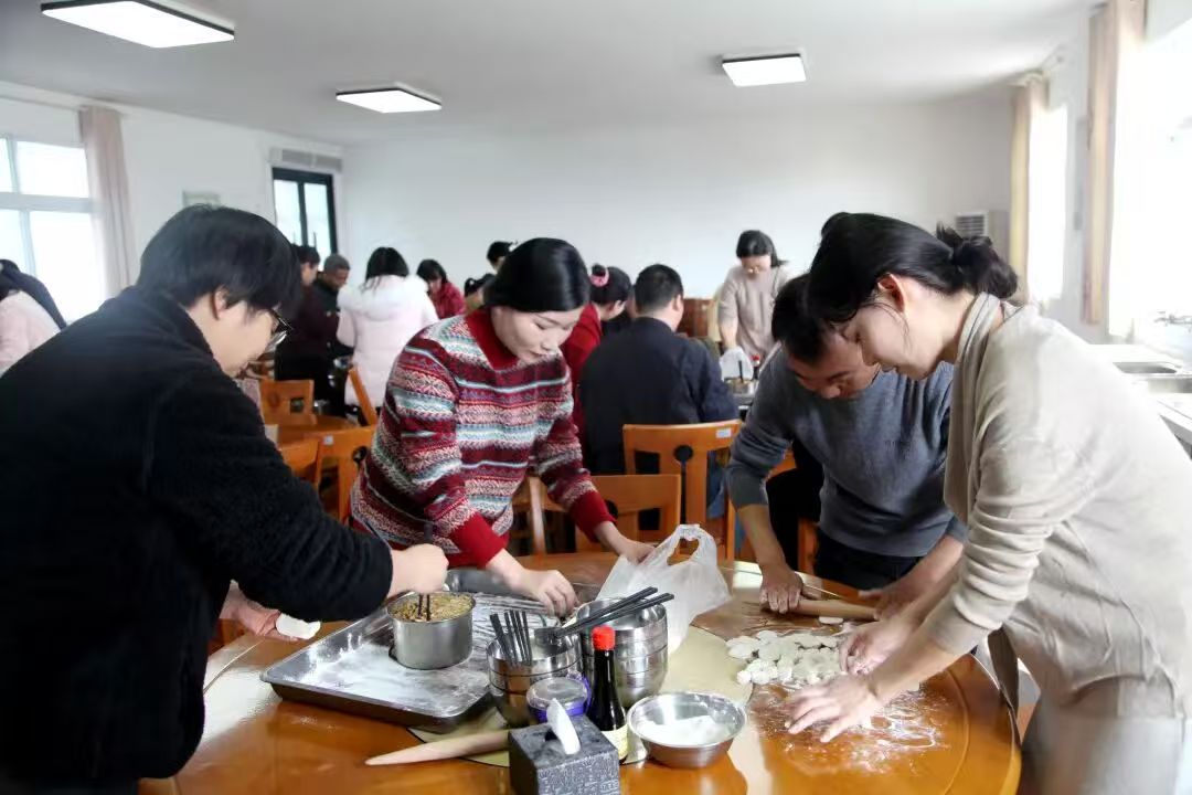 正陽(yáng)縣檢察院組織開展迎冬至包餃子活動(dòng)