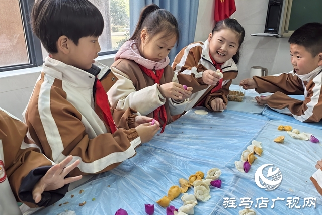 駐馬店市金雀路小學(xué)開(kāi)展包餃子主題活動(dòng)