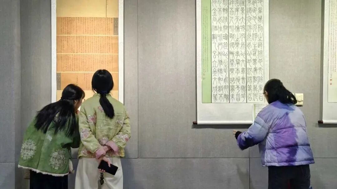 筆耕終有獲！“相期與來”駐馬店職工書法展開幕，墨香里藏著匠心與熱愛